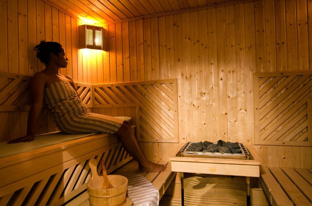 Tigmiza Boutique Hotel & Spa Ouled Jelal Bagian luar foto A woman in a sauna