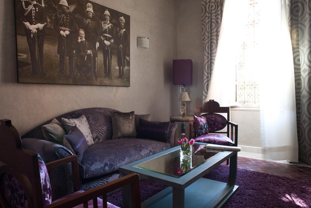 Tigmiza Boutique Hotel & Spa Ouled Jelal Bagian luar foto A living room in a Moroccan riad